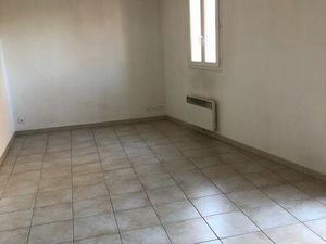 T3 non meublé à louer à l'année centre ville st cyr sur mer