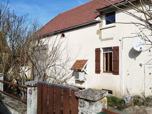 Location Grande Maison F5 sur 2 niveaux + sous-sol + dépendances et terrain - Saint Sornin