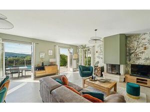 Location maison  179.86 m² T-6 à Fontaines-Saint-Martin  2 500 €