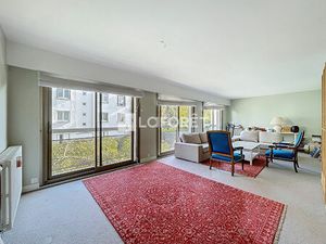 Bel appartement 4 pièces avec double balcon - Centre du Vésinet