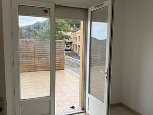 APPARTEMENT PROCHE AXE DOUBLE VOIE ALES NIMES SITUE AU PREMI