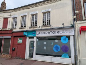 CONCHES-EN-OUCHE - Local commercial de 110 m2 env. à vendre
