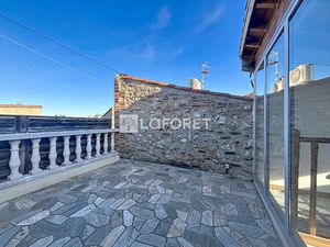 Maison de village avec terrasse  située en hyper centre de THUIR