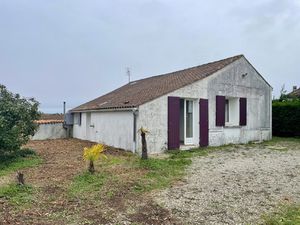 Maison avec jardin et dépendances proche centre bourg