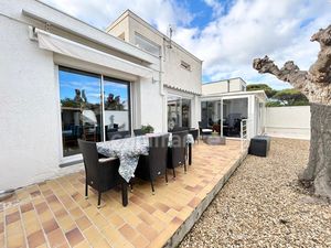 À VENDRE - Villa+Appartement - 8 pièces  180m² - 5 chambres - garage - 2 terrasses -vérand