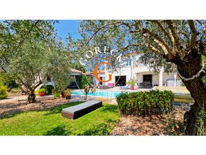 Superbe villa à vendre  à seulement 3 minutes d'Uzès