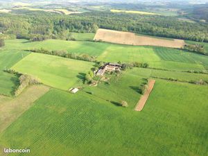 Ferme / Propriété agricole de 19 hectares avec maison de 240m² rénovée avec des matériaux 