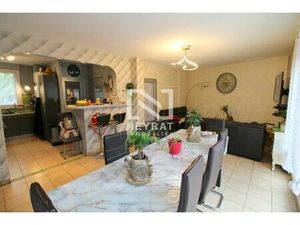 APPARTEMENT TYPE 4 AVEC JARDIN PRIVATIF ET STATIONNEMENT QUARTIER ST COSME