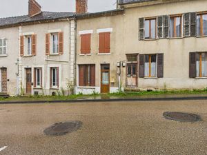 Immeuble avce studio  T4 et combles aménageables 59 000€