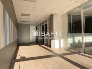 Centre-ville Burguières: spacieux local commercial