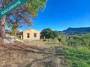 Construction hors d'eau hors d'air dans un cadre idyllique avec vue dégagée et dominante