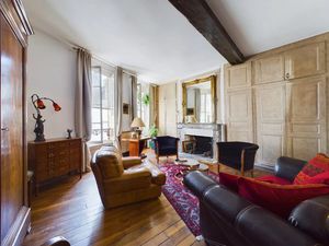 'Françoise' Maison de ville & commerce en rez-de-chaussée