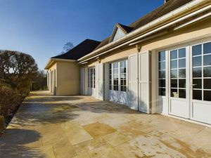 Maison de plain-pied  6 pièces  143 m²  sous-sol  grenier  ter