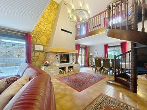 Villa 4 faces 190m² habitable avec barbecue et terasse sur une