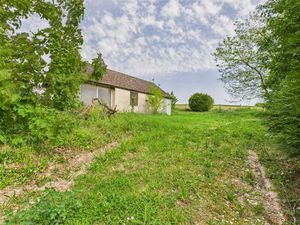 Terrain constructible viabilisé avec maisonnette