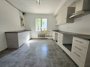 Très grande maison au coeur du village