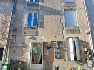 Vente maison 4 pièces 80 m² à Champdeniers-Saint-Denis (79220)  34 000 €