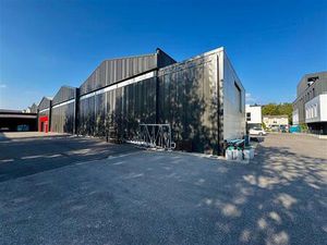Location local d'activités ST GENIS LAVAL 1 650 m²