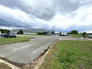Location entrepôt / local d'activités ST SULPICE LA POINTE 6 728 m²
