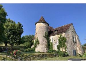 Secteur Gourdon: Manoir du 16ème siècle avec piscine  grange et 1 3 ha de terrain