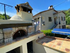 Haut de villà avec jardin