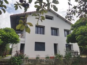 Maison familiale rénovée non-meublée