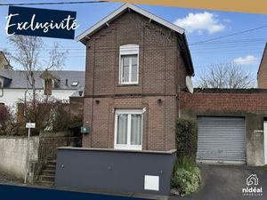 Jolie maison semi-individuelle par garage.