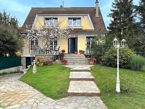 Herblay Sur Seine Maison 8 pièces sur S.sol total et 547m2 de terrain clos.