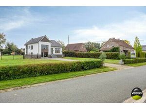 RUSTIG GELEGEN SPLIT LEVEL WONING OP 21A10CA TE KORTESSEM.