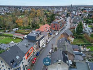 INSTAPKLAAR 2 SLPK-APPARTEMENT OP EEN CENTRALE LOCATIE IN HARTJE LANAKEN !