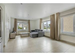 Ruim gelijkvloers appartement met gezellig  overdekt terras en ondergrondse garage  op een