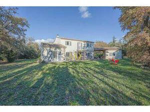 Maison de luxe à vendre à Saint-Saturnin-lès-Apt : 598 000€ | 200m²