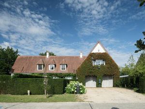 Bijzonder ruime (385 m²) en instapklare villa rustig gelegen in Astene