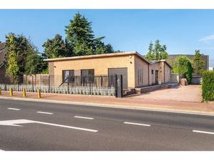 Gelijkvloerse villa met verwarmd zwembad op 1.056 m² in Zwijndrecht!