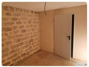 Belle CAVE rénovée et bétonnée quartier Batignolles /accès privé /pierres apparentes /LOCA