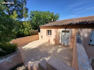 T3 en haut de villa  terrasse et 2 stationnements