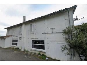 Vente maison 625 m² Montlieu-la-Garde (17210)