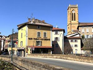 INVESTISSEMENT L Arbresle local commercial avec triplex habitable 264m2