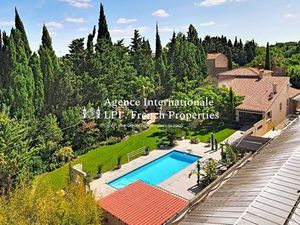 Propriété avec piscine - Terrain 6 937 M² - surface bâtie 365 M² ( dont partie de Mas) -..