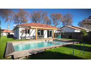 Maison contemporaine de plain-pied avec piscine