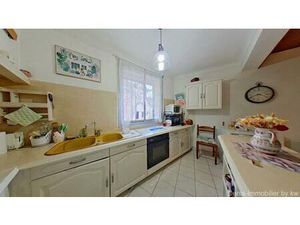 Maison de village avec garage et terrasse