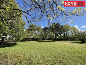 Maison + terrain boisé à bâtir + 2 annexes