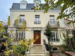 Maison de caractère - 11 pièces - 217 m2 - jardin