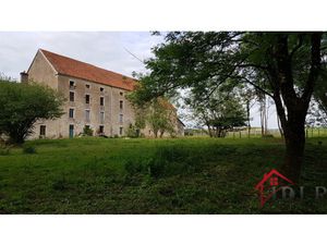 Ancien moulin rénové sur 3 5 hectares avec accès direct à la