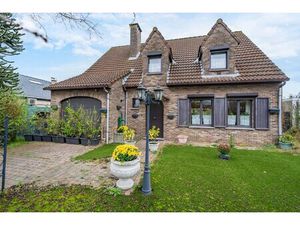 Huis te koop in Hove met 4 slaapkamers