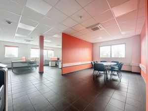 Commerce à louer PARCAY MESLAY 1 pièce(s) 62m2 8 184€/mois HT/HC