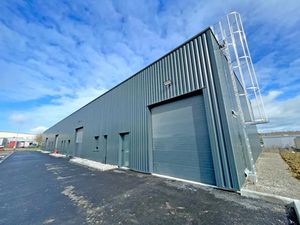 Local d'activité neuf de 195 m² - ZA VAL DE SAUNE