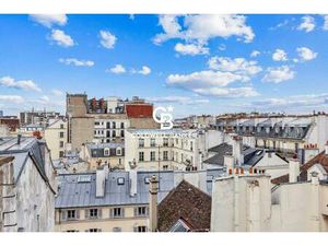 Exclusivité Coldwell Banker - Studio mansardé dans le Marais