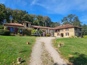 Corps de ferme fin Xviii siècle sur près de 12 ha d'un seul te