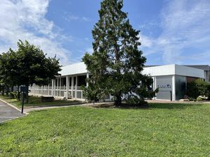 Location commerce 300 m² à Andrézieux-Bouthéon (42160)